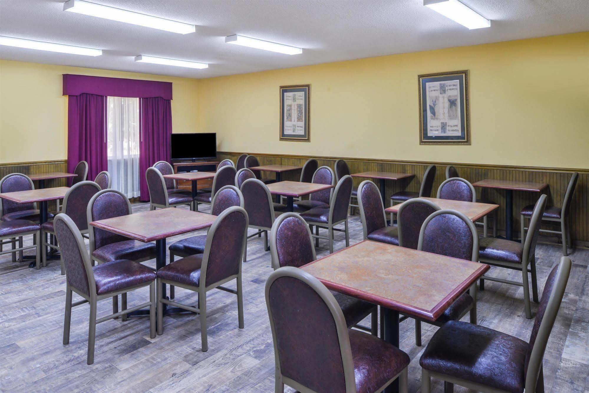 Americas Best Value Inn Wiggins Exterior foto
